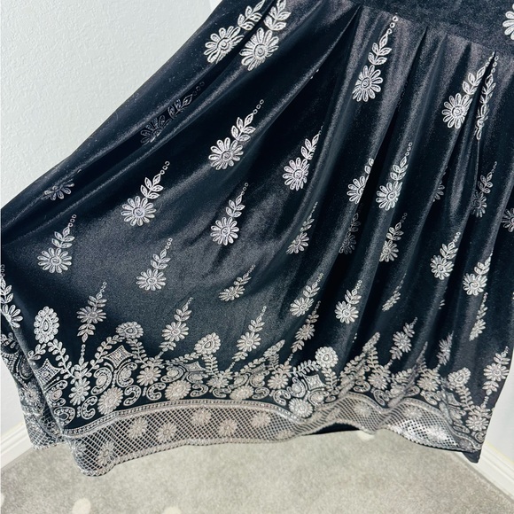 NWOT Elegant Unicorn Lularoe Black Velvet Silver Amelia Vintage style Dress - Picture 4 of 6